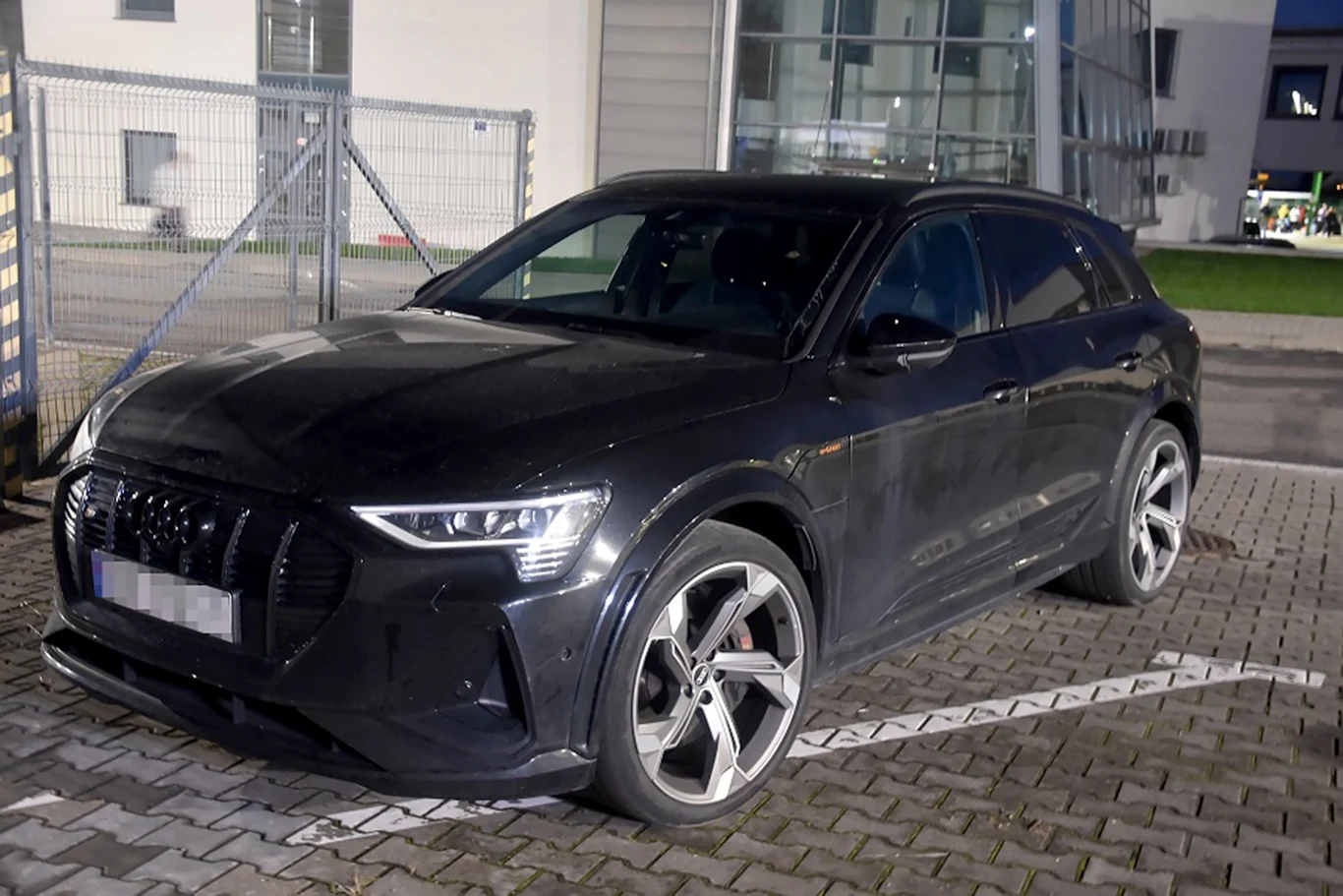 W Medyce zgłosiła się 34-letnia obywatelka Ukrainy siedząca za kierownica Audi e-Tron S. / Fot. Bieszczadzki Oddział SG