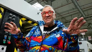 Owsiak pochwalił się nową licytacją. Dostał rakietę z finału Roland Garros