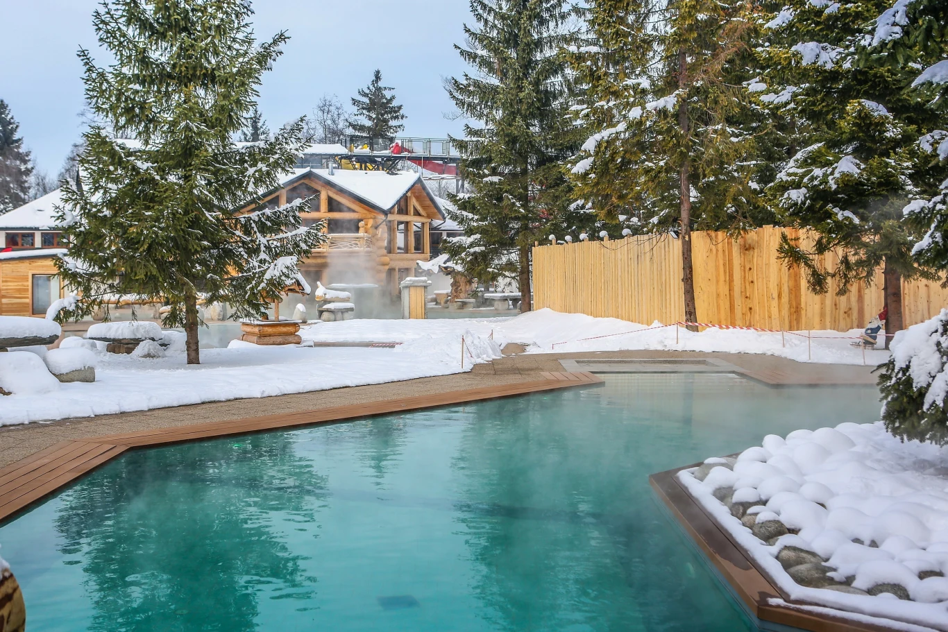 Termy Szaflary mieszczą się niedaleko Zakopanego. Termy Szaflary mieszczą się niedaleko Zakopanego.