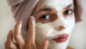 Nasmaruj tym twarz, a będzie miękka jak poduszeczka. Problemy z cerą znikną