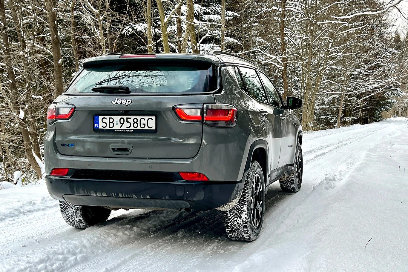 Przy okazji liftingu Jeep Compass z tyłu zmienił się niewiele Przy okazji liftingu Jeep Compass z tyłu zmienił się niewiele