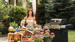 Światowe grillowanie: Shish kebab z sosem miętowym, warzywami i pitą