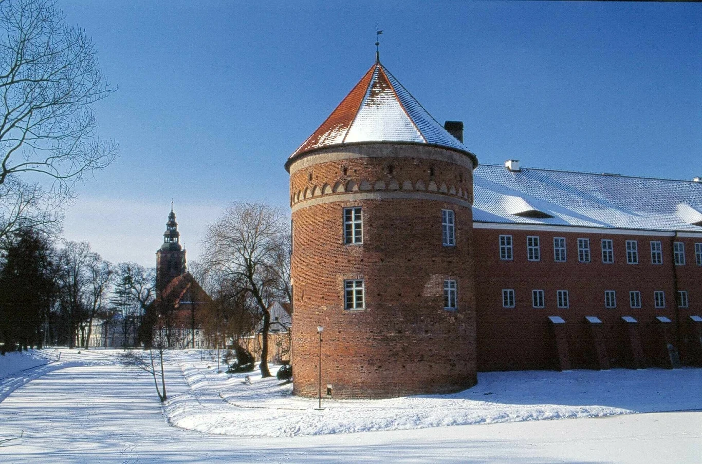 Lidzbark Warmiński zachwyca bogatą historią oraz walorami uzdrowiskowymi. To miejsce na mapie Warmii i Mazur, które warto odwiedzić również zimą. Lidzbark Warmiński zachwyca bogatą historią oraz walorami uzdrowiskowymi. To miejsce na mapie Warmii i Mazur, które warto odwiedzić również zimą.
