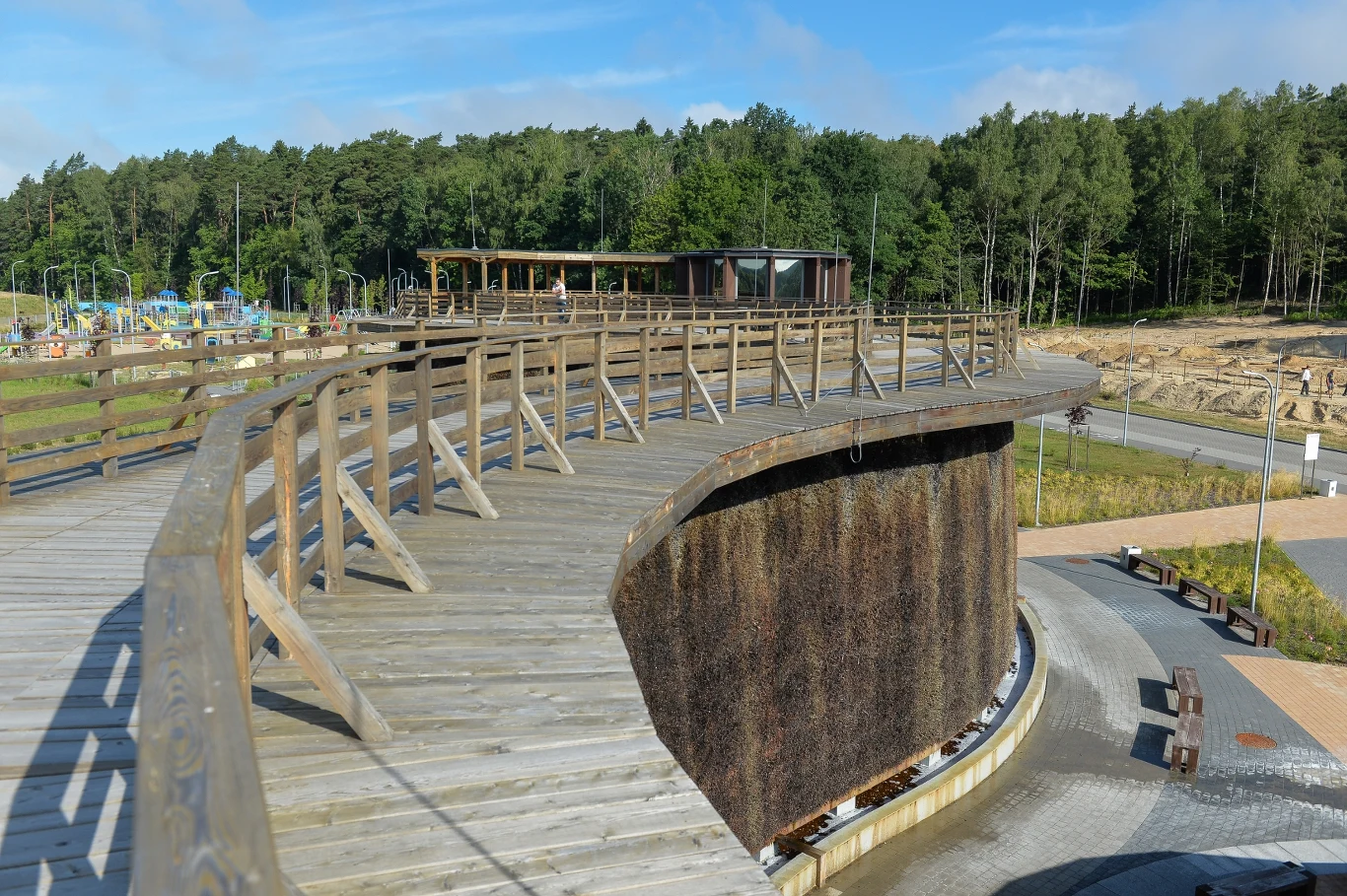 Lidzbark Warmiński stawia na prężny rozwój infrastruktury uzdrowiskowej. Już teraz do dyspozycji kuracjuszy jest Pawilon Zdrowia, grota solna oraz tężnia solankowa. Lidzbark Warmiński stawia na prężny rozwój infrastruktury uzdrowiskowej. Już teraz do dyspozycji kuracjuszy jest Pawilon Zdrowia, grota solna oraz tężnia solankowa.