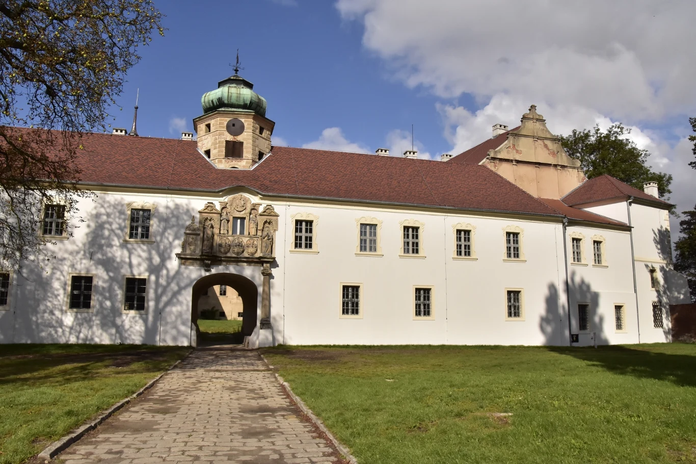 Burmistrz Głogówka zaproponował Elonowi Muskowi kupno zamku Oppersdorffów w Głogówku.