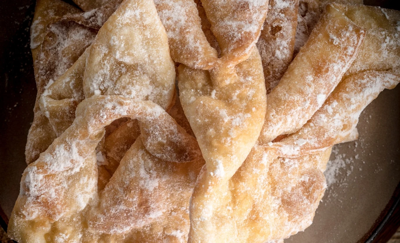 Faworki z tego przepisu zawsze są przepyszne Faworki z tego przepisu zawsze są przepyszne