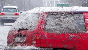 Błoto, sól, śnieg i brudne auto. Policjant da 3000 zł mandatu