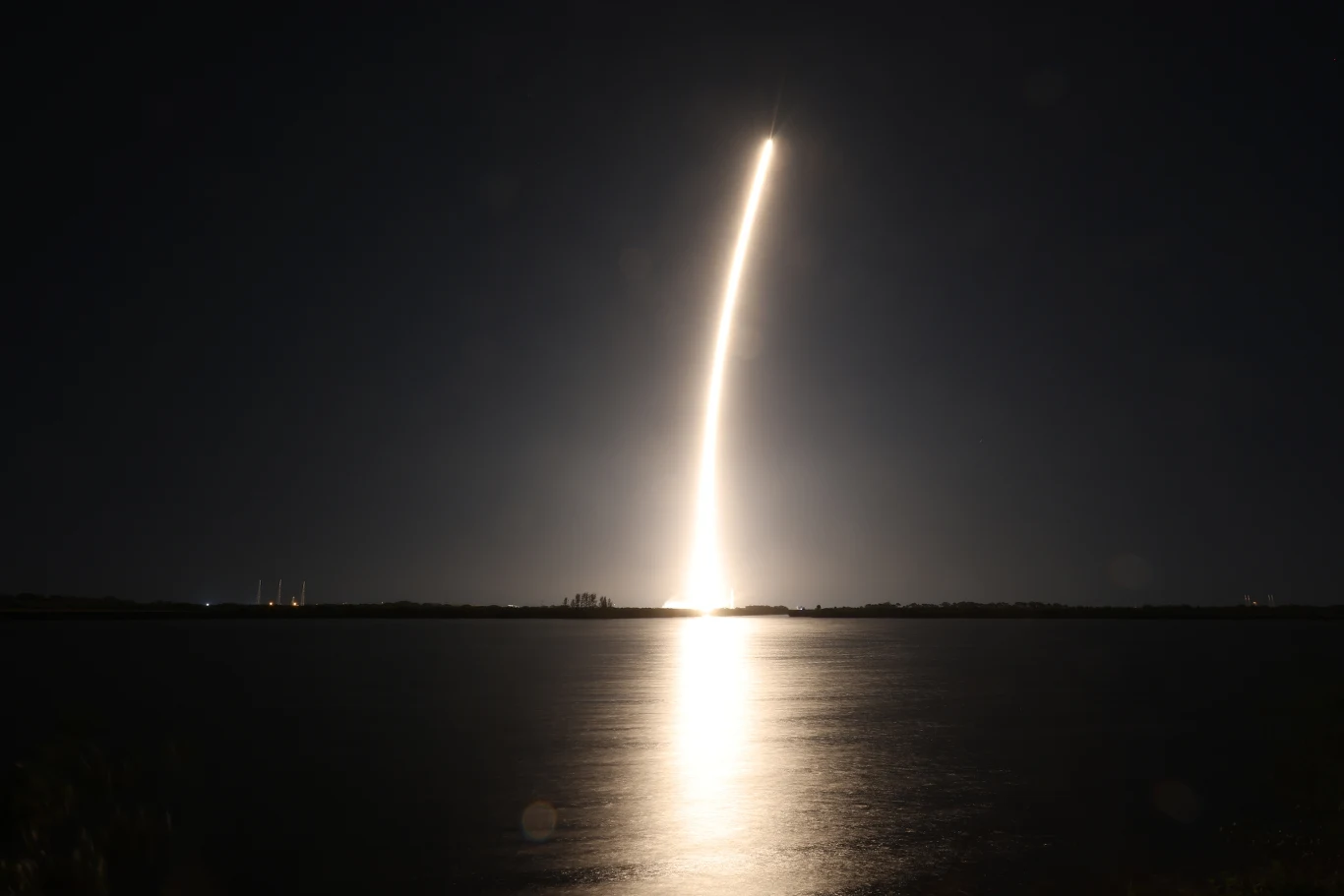 Rakieta Falcon 9, która wyniosła lądowniki księżycowe Blue Ghost i Resilience Rakieta Falcon 9, która wyniosła lądowniki księżycowe Blue Ghost i Resilience
