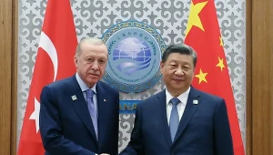 Chiny chcą zmodernizować kolej w Turcji, by transportować z pominięciem Rosji towary do UE. Na zdj. prezydent Turcji Recep Tayyip Erdogan i przywódca Chin Xi Jinping