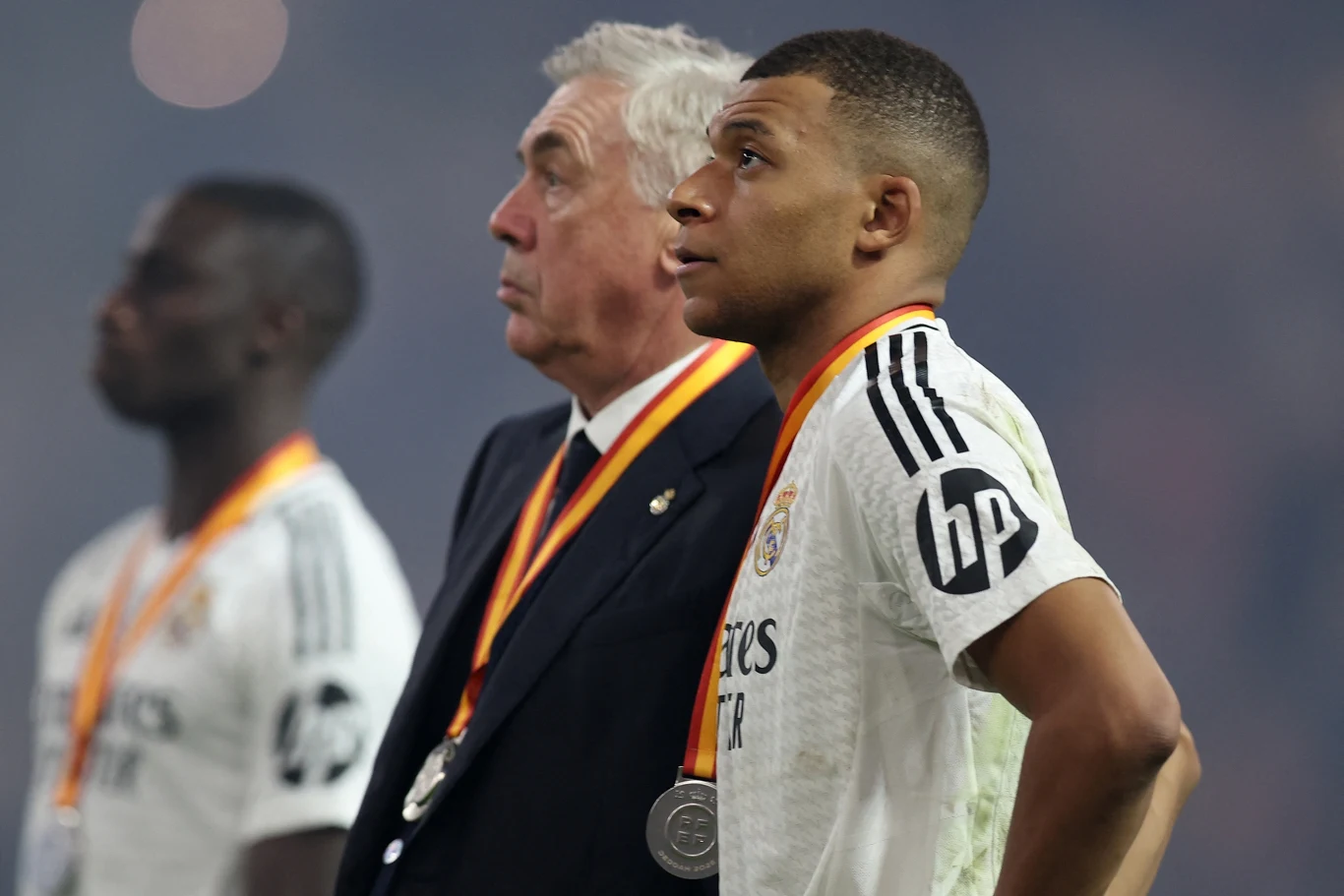 Carlo Ancelotti i Kylian Mbappe po przegranym finale Superpucharu Hiszpanii Carlo Ancelotti i Kylian Mbappe po przegranym finale Superpucharu Hiszpanii