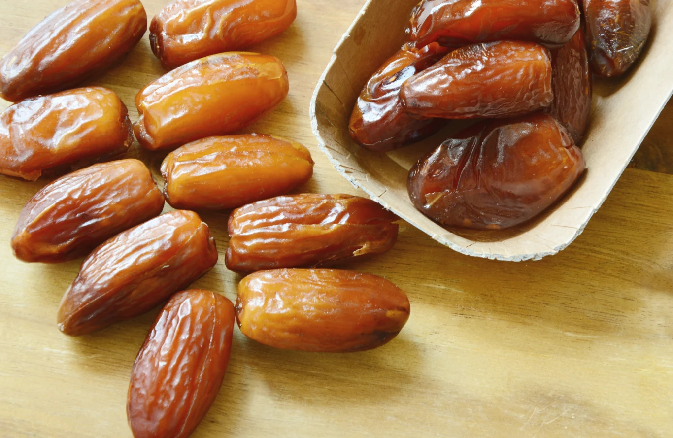 Zastępują słodycze, wspomagają trawienie. Jedz trzy daktyle dziennie dla potasu, magnezu i przeciwutleniaczy Zastępują słodycze, wspomagają trawienie. Jedz trzy daktyle dziennie dla potasu, magnezu i przeciwutleniaczy