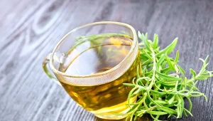 Herbata z aromatycznej przyprawy może zastąpić kawę. Dodaje energii, pomaga w odchudzaniu