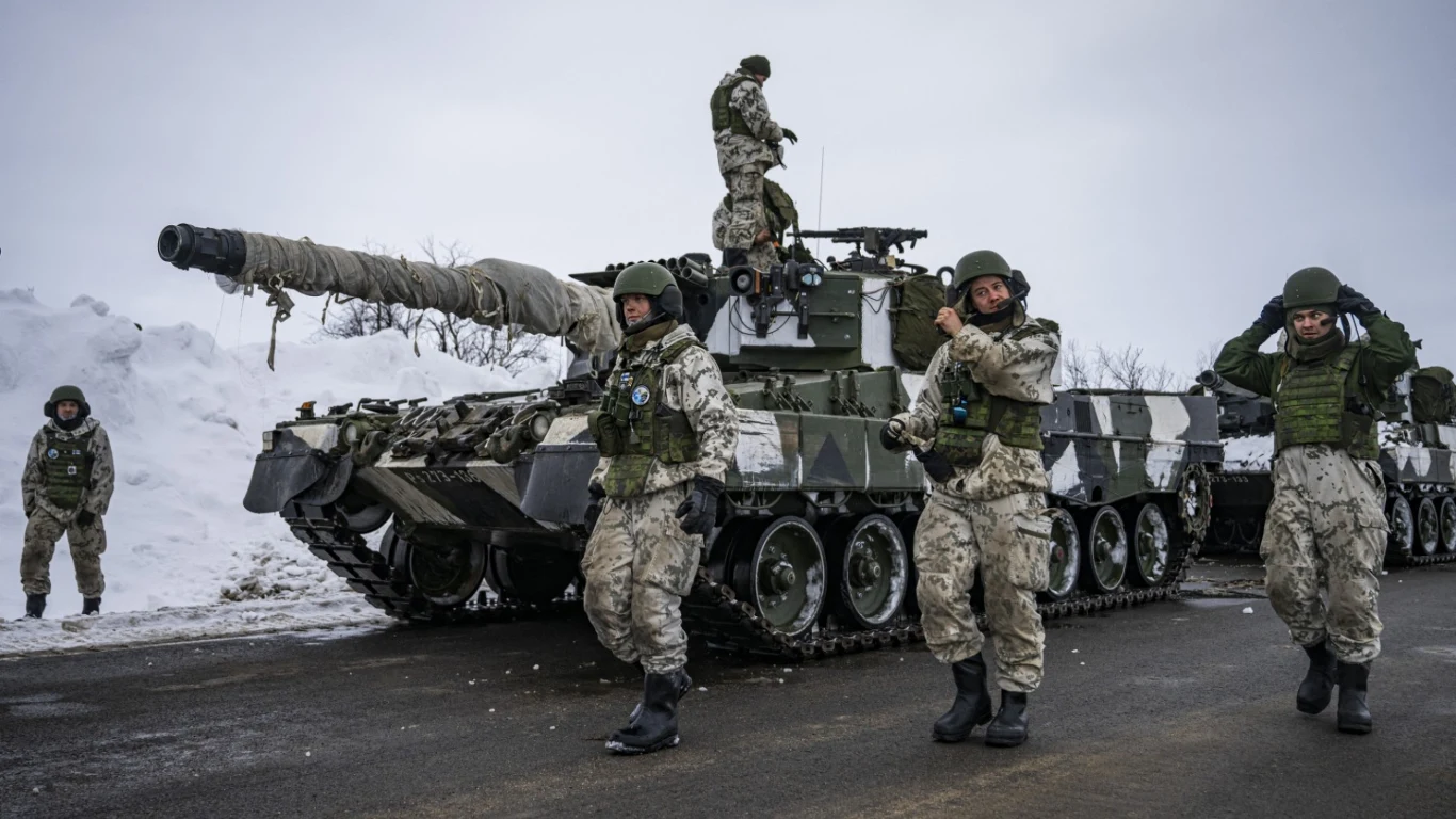 Finlandia. Żołnierze fińscy i szwedzcy podczas ćwiczeń Nordic Response 24 Finlandia. Żołnierze fińscy i szwedzcy podczas ćwiczeń Nordic Response 24
