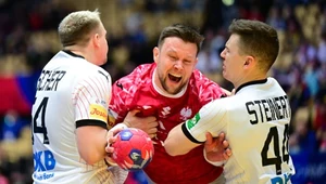 Kamil Syprzak w ataku na niemiecką bramkę