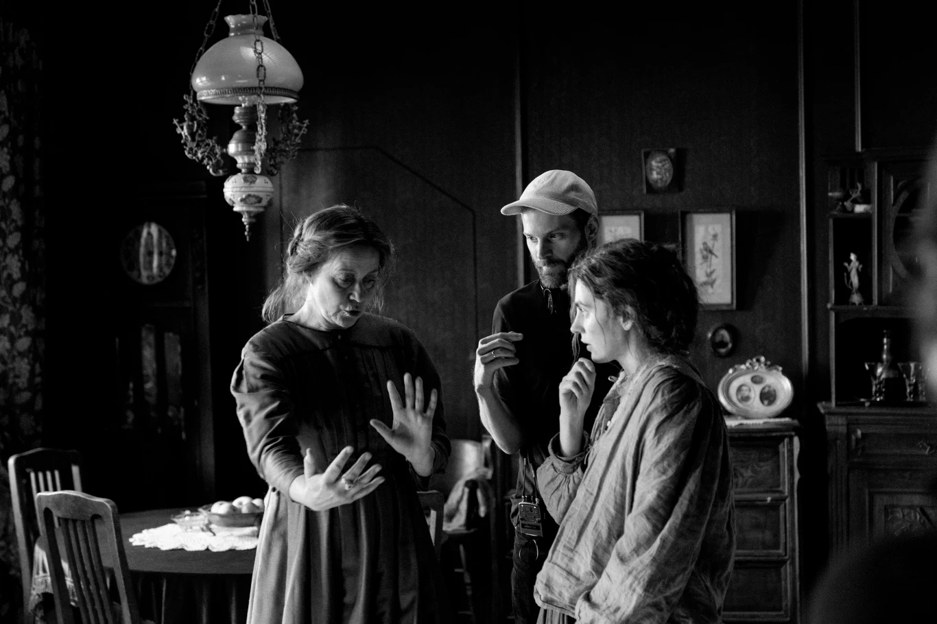 Trine Dyrholm, Magnus von Horn i Vic Carmen Sonne na planie filmu "Dziewczyna z igłą"