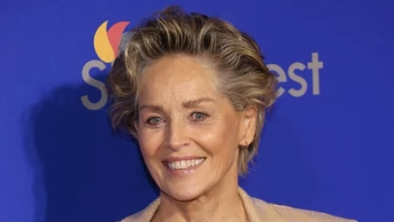 Modne fryzury z krótkich włosów. Sharon Stone ma swoje ulubione stylizacje