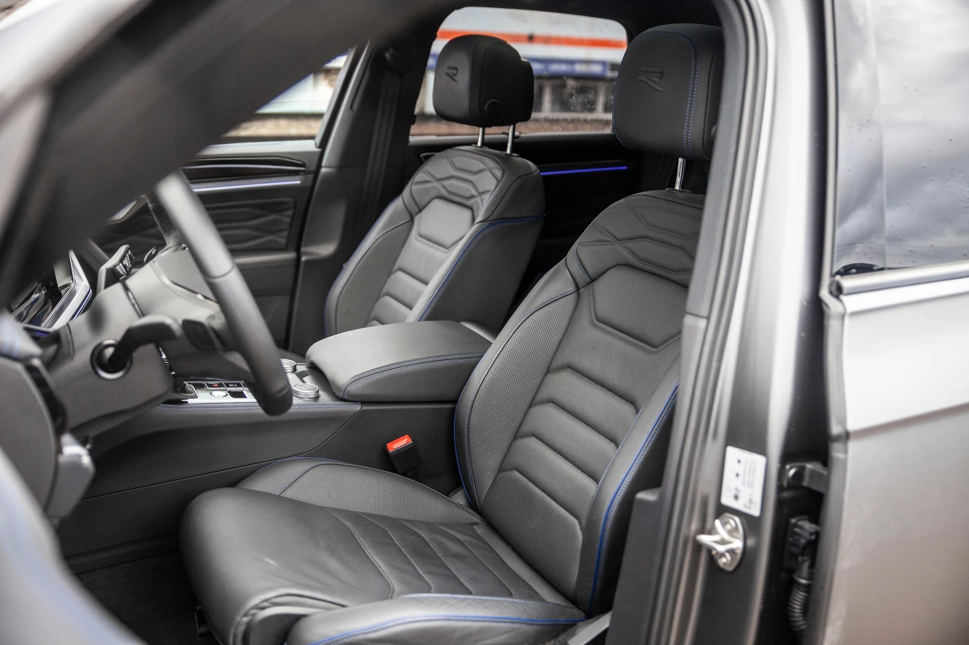 Skórzana tapicerka jest seryjna, ale ta w testowanym egzemplarzu wymagała 9350 zł dopłaty