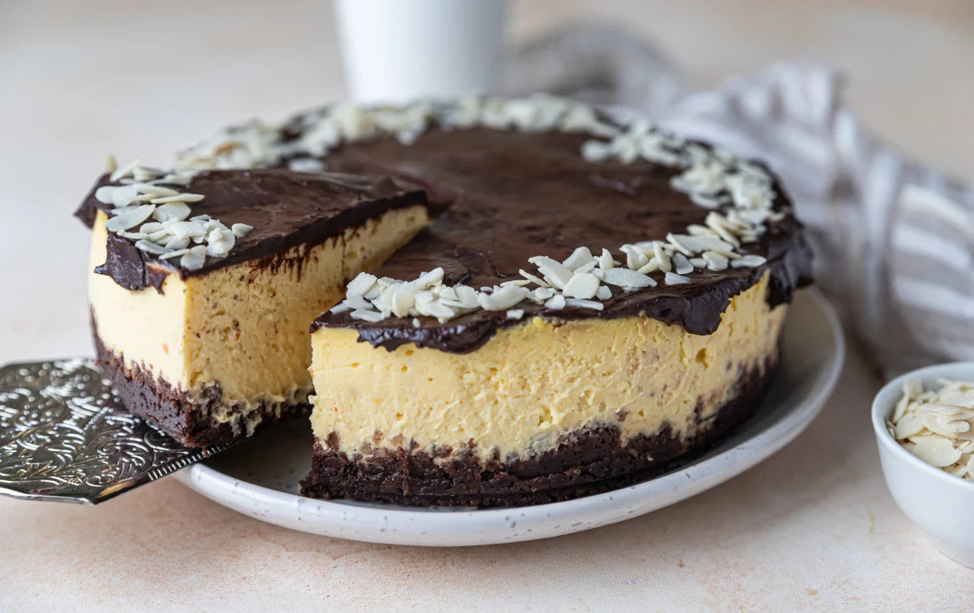 Pyszne ciasto bez pieczenia z nutą czekolady i kajmaku Pyszne ciasto bez pieczenia z nutą czekolady i kajmaku