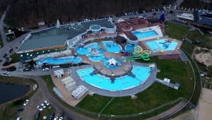 Solankowe baseny, borowina, zabiegi. Gorące źródła to nie tylko domena polskich gór /na zdjęciu: Termy Uniejów 