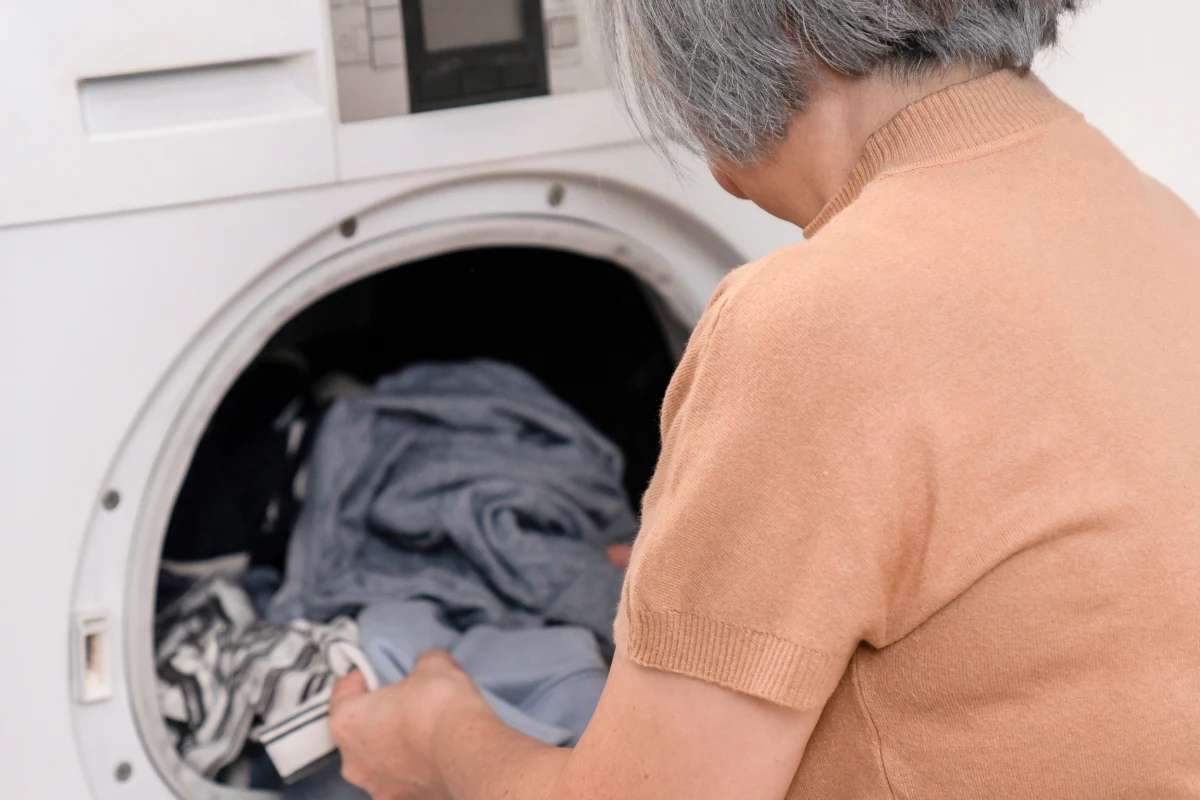 Codzienne czynności, takie jak pranie, zmywanie czy podlewanie kwiatów, w chorobie Alzheimera stają się wyzwaniem