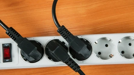 Czego nie podłączać do przedłużacza?