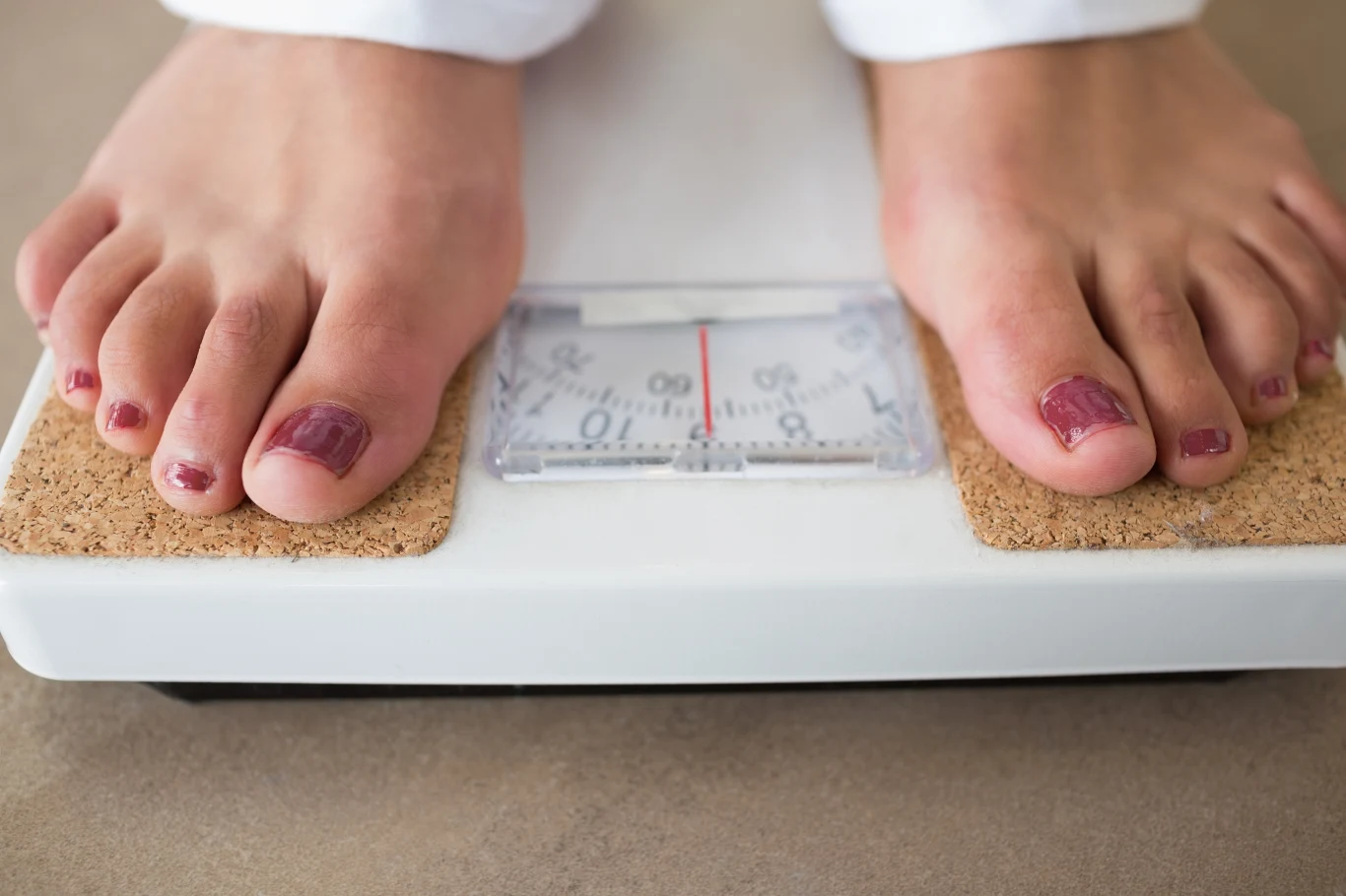 Kilka kilogramów na plusie może być objawem. Na liście m.in. niedoczynność tarczycy, PCOS, a także zespół Cushinga