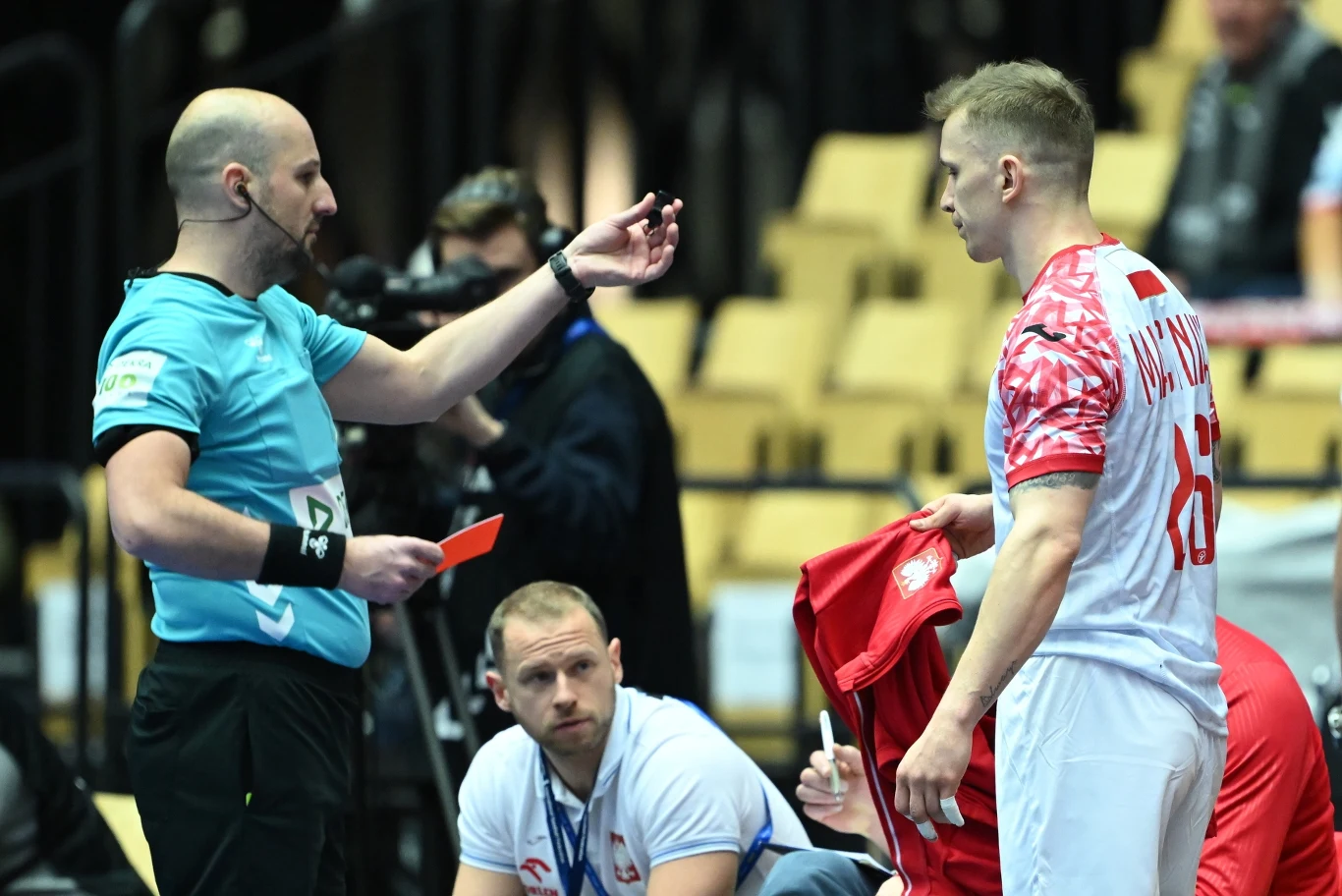 Czerwona kartka dla Marka Marciniaka już w 8. minucie meczu Czerwona kartka dla Marka Marciniaka już w 8. minucie meczu