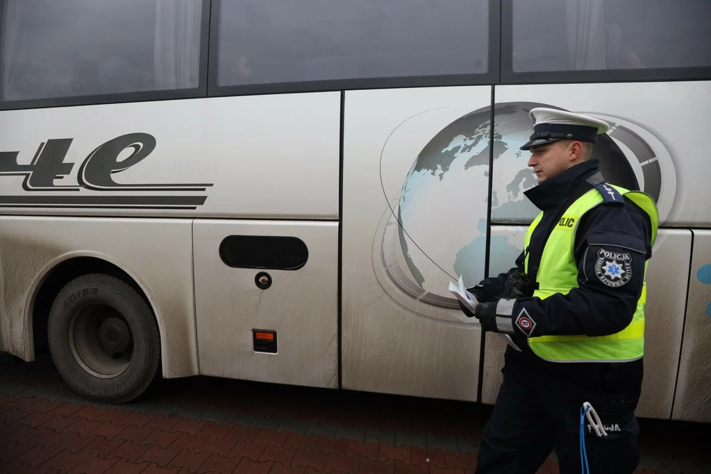 Policjanci będą kontrowali autokary, ale wzmożonej obecności patroli przy drogach powinni się spodziewać wszyscy kierowcy