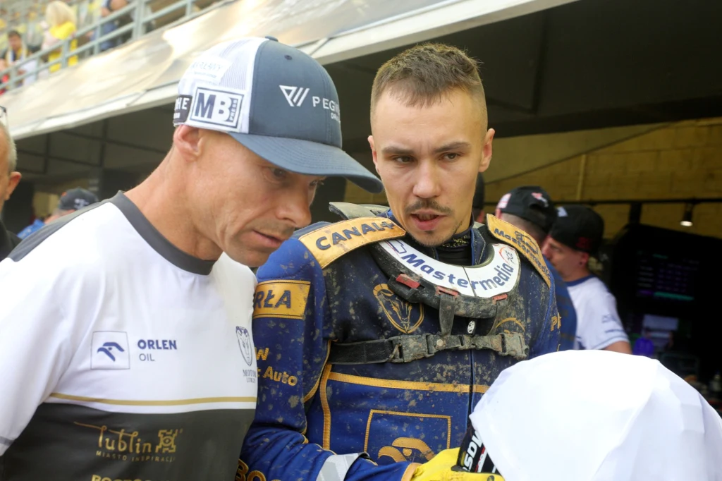 Trener Motoru Maciej Kuciapa i Dominik Kubera.