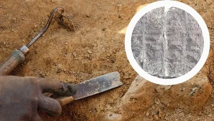 Tabliczka z defiksjami w wymarłym języku 