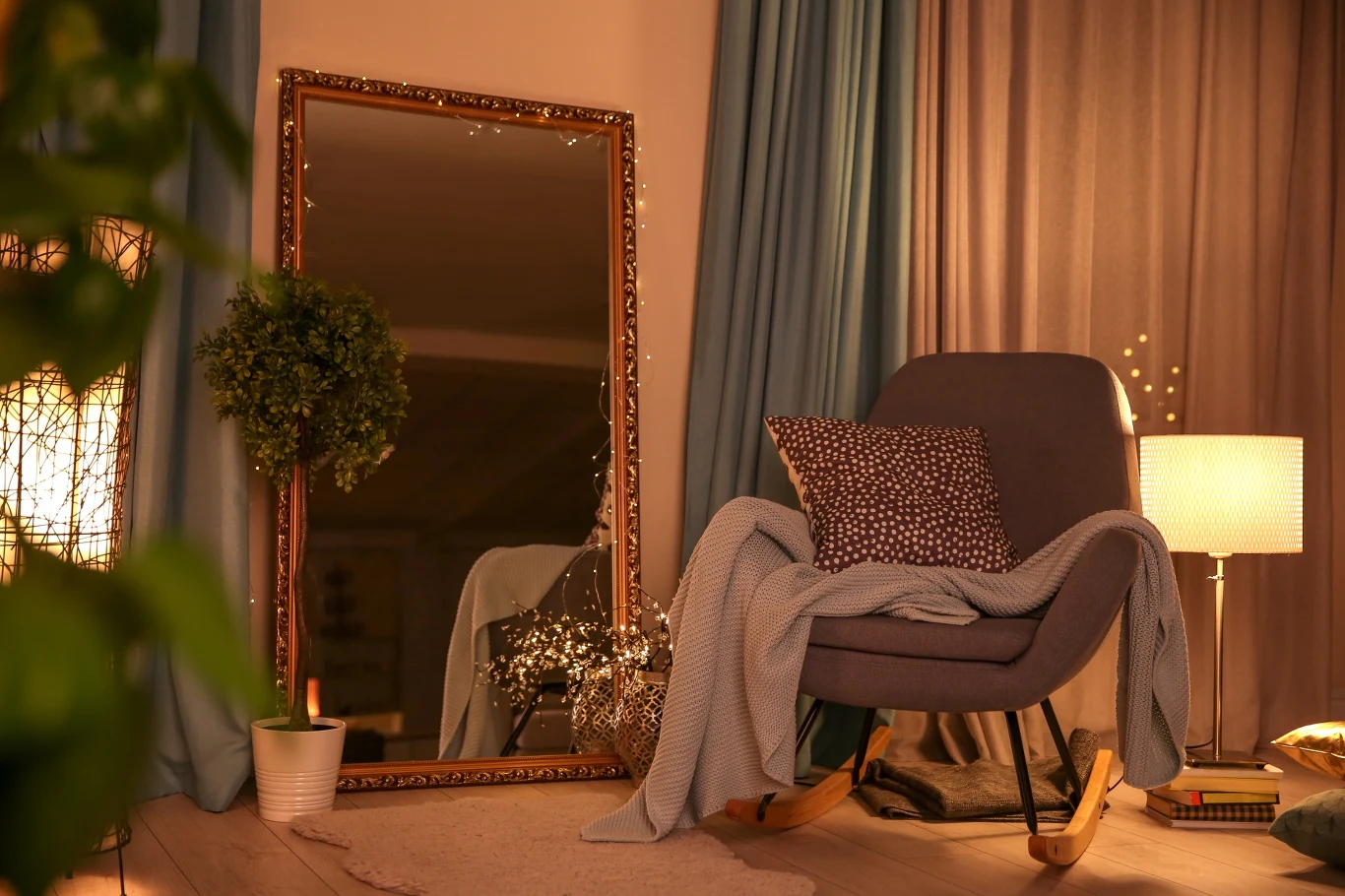 Jakie przedmioty przyciągają szczęście i pieniądze? W domu warto mieć lustra 