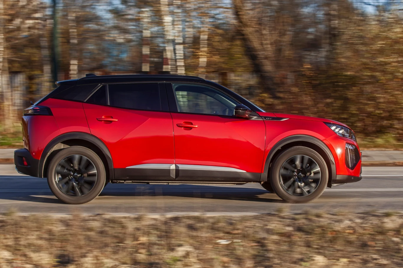 Peugeot 2008 oferuje dobry kompromis między komfortem jazdy i precyzją prowadzenia Peugeot 2008 oferuje dobry kompromis między komfortem jazdy i precyzją prowadzenia