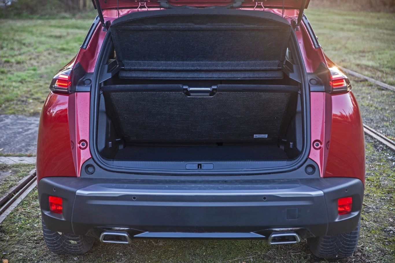 Peugeot 2008 GT Hybrid 136 eDSC6 Peugeot 2008 GT Hybrid 136 eDSC6