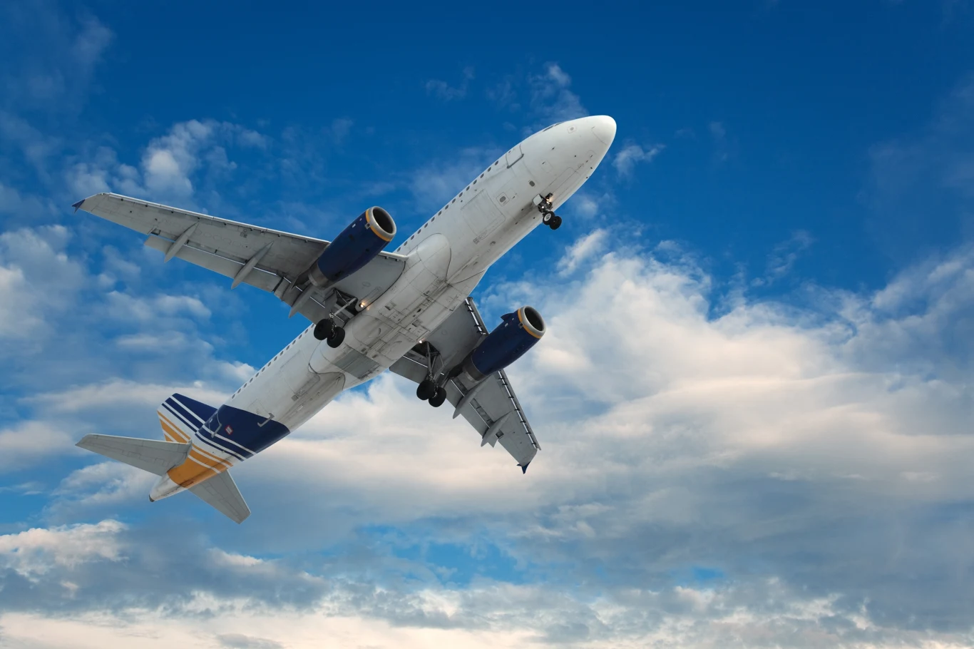 Przewoźnicy tacy jak Ryanair czy Wizz Air znaleźli się odpowiednio na trzecim i siódmym miejscu na liście tanich linii Przewoźnicy tacy jak Ryanair czy Wizz Air znaleźli się odpowiednio na trzecim i siódmym miejscu na liście tanich linii