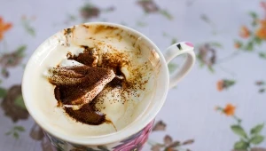 Tę "kawę" możesz pić codziennie przed snem. Smakuje bosko i usypia w 5 minut