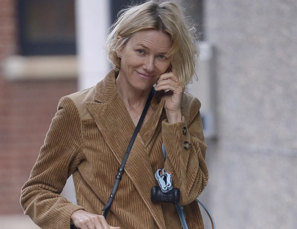 Naomi Watts pokochała sztruksowe marynarki 