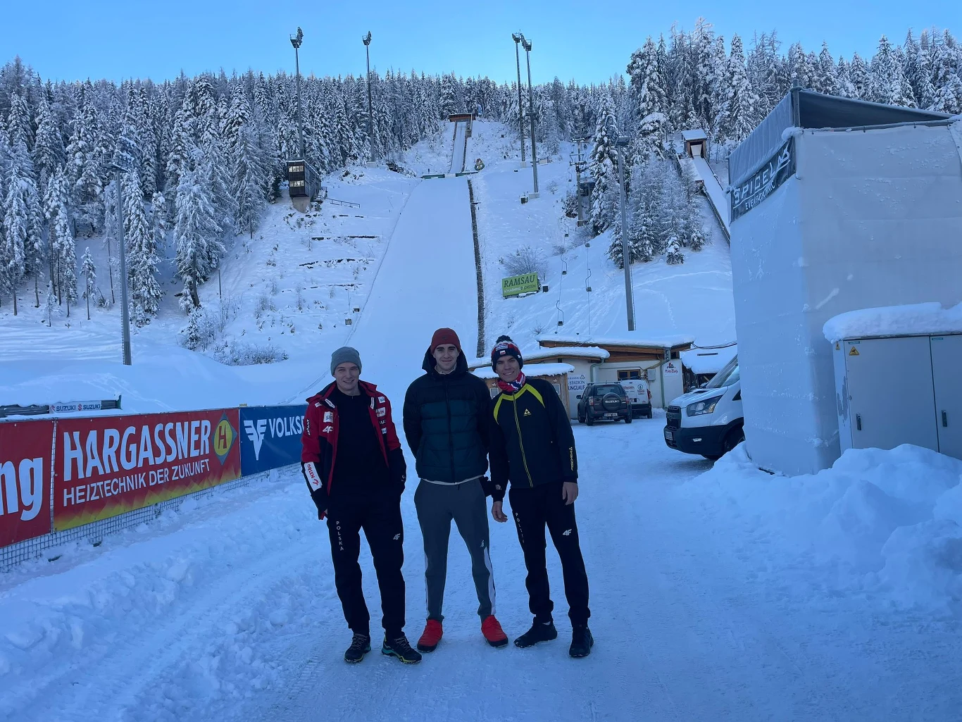 Trzech Wiktorów. Od lewej; Wiktor Pękala, Wiktor Węgrzynkiewicz i Wiktor Fickowski Trzech Wiktorów. Od lewej; Wiktor Pękala, Wiktor Węgrzynkiewicz i Wiktor Fickowski