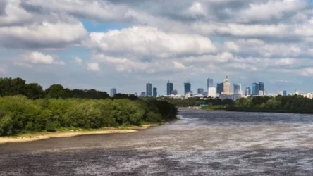 Nurt Wisły na wysokości Warszawy. Ile czasu płynie woda od źródła do ujścia w Bałtyku?