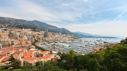 Monako kojarzone jest z bogactwem i luksusem. Pomimo tego znalazło się w zestawieniu najbrzydszych nadmorskich miast w Europie.