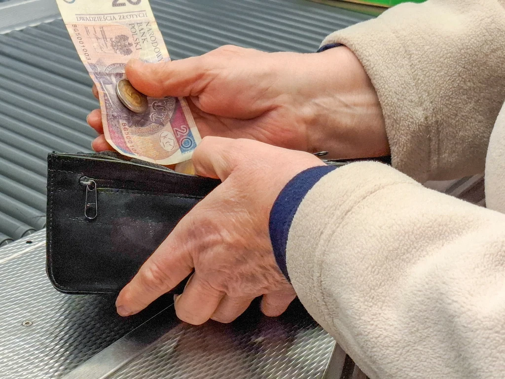 Bez reform średnia emerytura w Polsce spadnie do 29 proc. średniej pensji do 2050 roku - ostrzega Polskę Międzynarodowy Fundusz Walutowy