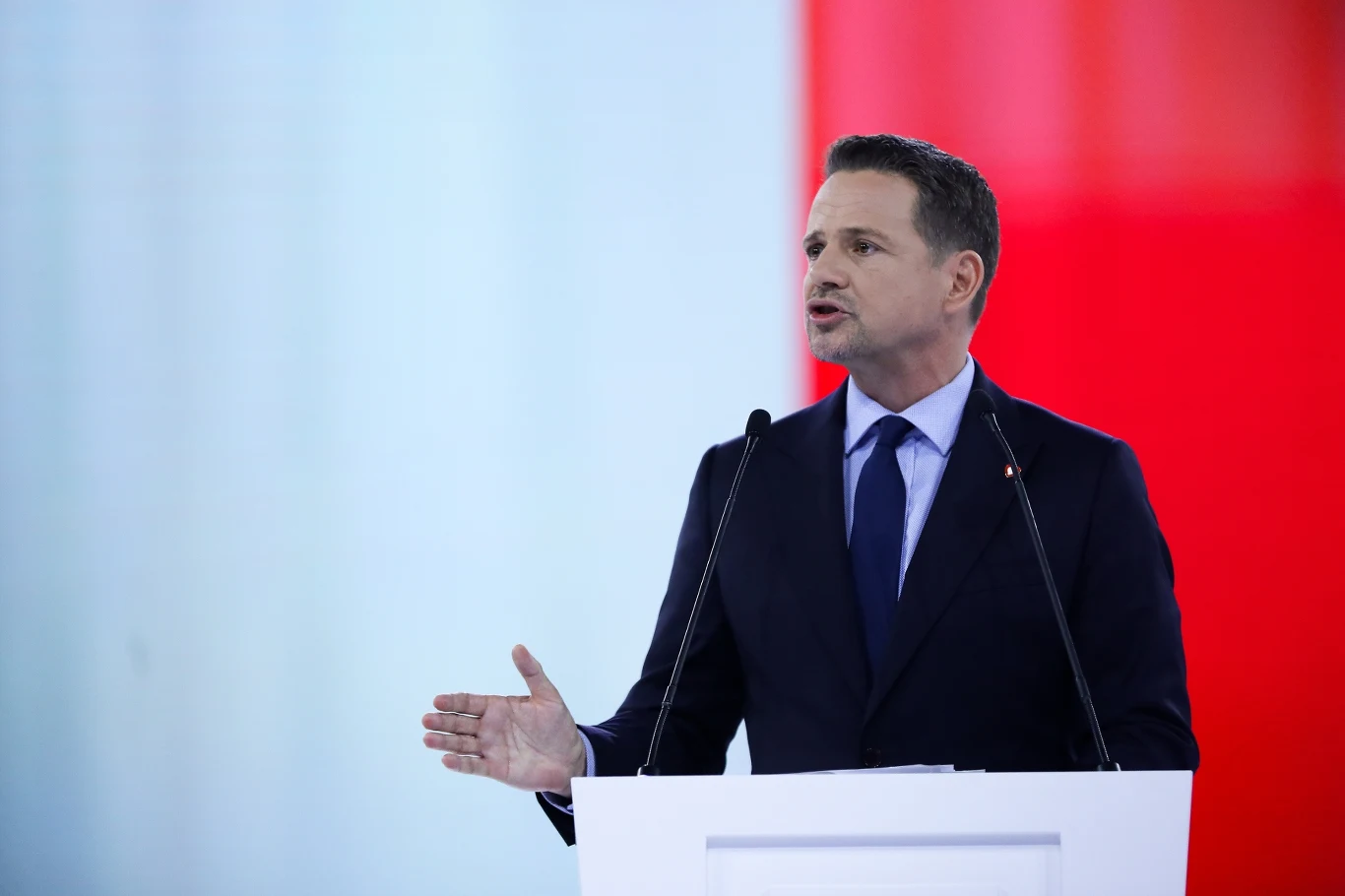 Rafał Trzaskowski pozostaje głównym faworytem do zwycięstwa w wyborach prezydenckich, ale jego kampania napotyka pierwsze poważne problemy Rafał Trzaskowski pozostaje głównym faworytem do zwycięstwa w wyborach prezydenckich, ale jego kampania napotyka pierwsze poważne problemy