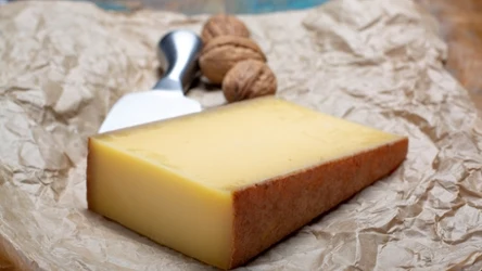 Szwajcarski ser Gruyère pochodzi z miasta o tej samej nazwie, położonego w zachodniej Szwajcarii.