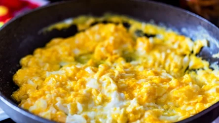 Jajecznicy nie powinno się smażyć na tradycyjnym maśle