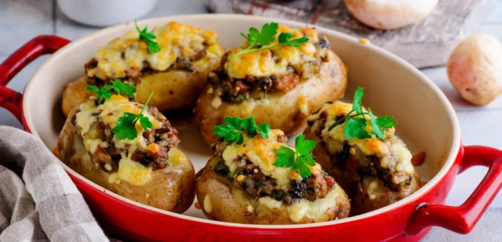 Faszerowane ziemniaki po świdnicku smakują doskonale Faszerowane ziemniaki po świdnicku smakują doskonale