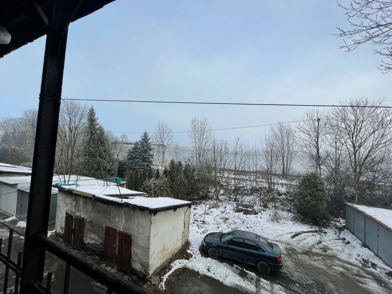 Widok z familoka, w którym mieszkali Adrian J. i Patryk B. 