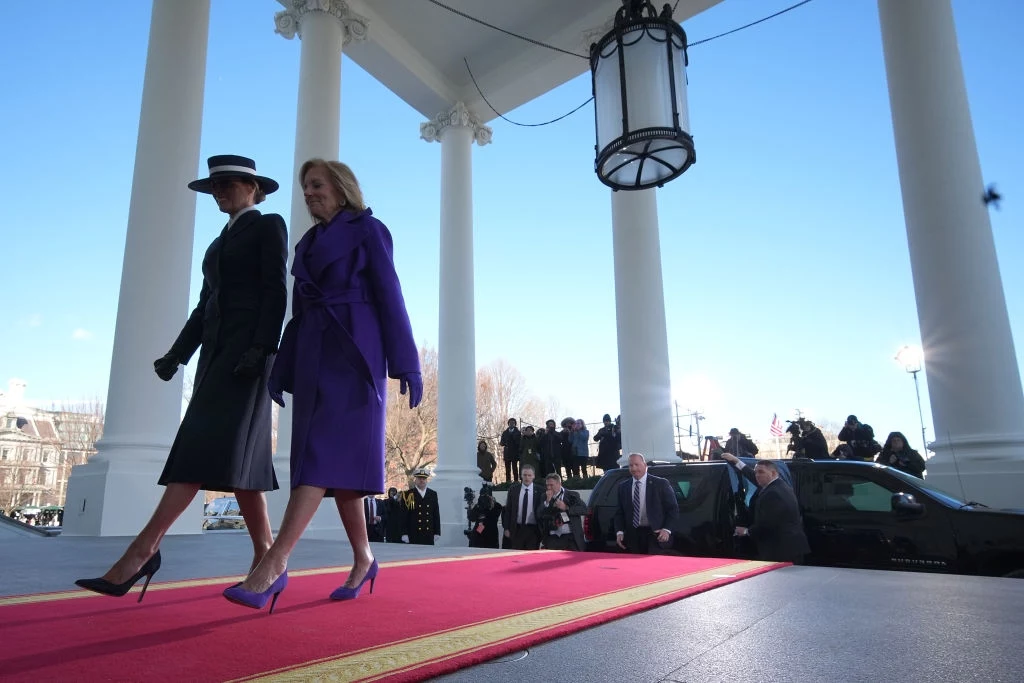 Choć Melania Trump jest przyzwyczajona do szpilek, to podczas inauguracji bolały ją stopy