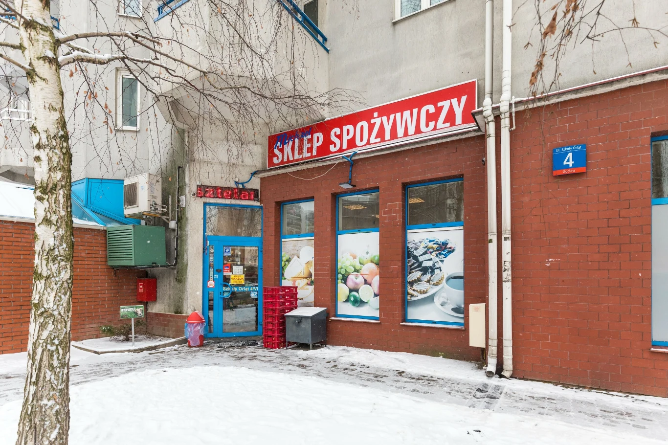 Osiedlowe sklepy znikają z mapy Polski. Przegrywają walkę z dużymi dyskontami Osiedlowe sklepy znikają z mapy Polski. Przegrywają walkę z dużymi dyskontami