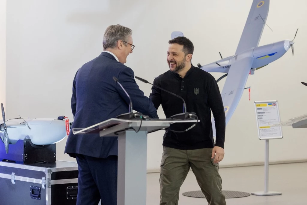 16 stycznia w Kijowie premier Keir Starmer i prezydent Wołodymyr Zełenski podpisali umowę o "stuletnim partnerstwie" 16 stycznia w Kijowie premier Keir Starmer i prezydent Wołodymyr Zełenski podpisali umowę o "stuletnim partnerstwie"