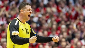 Kevin Møller triumfuje - zmienił w trakcie meczu z Niemcami Emila Nielsena