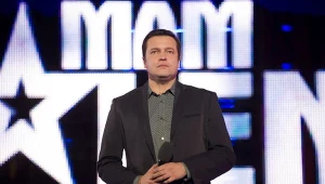 Kadr z serialu "Na wspólnej": Michał w "Mam talent"